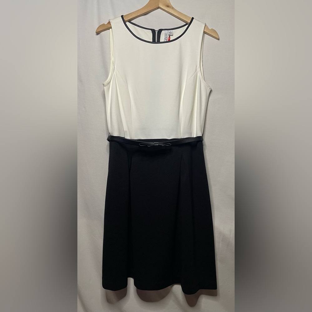 Elle Fresh Blooms Black and White Sleeveless Dress Size 10